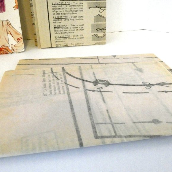 Vintage Vogue Pattern Womens Blouse and Tie Top 4 Styles Size 12 UK/8 USA Uncut - Picture 6 of 12